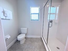 Balmoral Resort-179mm 4 Bedroom Home by RedAwning