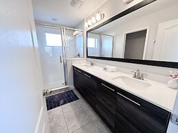 Balmoral Resort-179mm 4 Bedroom Home by RedAwning