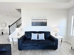 Balmoral Resort-179mm 4 Bedroom Home by RedAwning