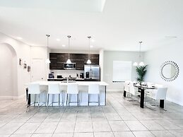 Balmoral Resort-179mm 4 Bedroom Home by RedAwning