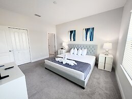 Balmoral Resort-179mm 4 Bedroom Home by RedAwning