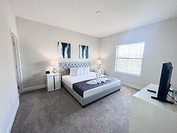 Balmoral Resort-179mm 4 Bedroom Home by RedAwning