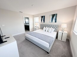 Balmoral Resort-179mm 4 Bedroom Home by RedAwning