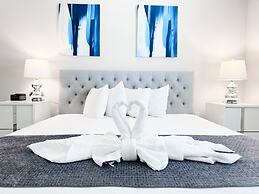 Balmoral Resort-179mm 4 Bedroom Home by RedAwning