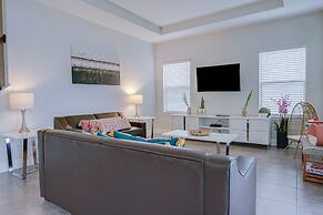 Balmoral Resort-198kb 4 Bedroom Home by RedAwning