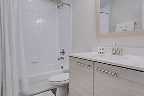 Balmoral Resort-198kb 4 Bedroom Home by RedAwning