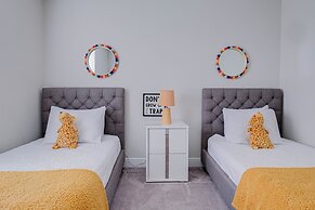 Balmoral Resort-198kb 4 Bedroom Home by RedAwning