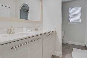 Balmoral Resort-198kb 4 Bedroom Home by RedAwning