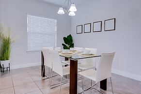 Balmoral Resort-198kb 4 Bedroom Home by RedAwning