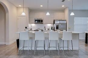 Balmoral Resort-198kb 4 Bedroom Home by RedAwning