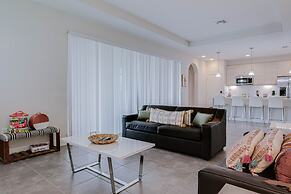 Balmoral Resort-198kb 4 Bedroom Home by RedAwning