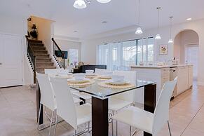 Balmoral Resort-198kb 4 Bedroom Home by RedAwning