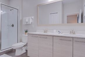 Balmoral Resort-198kb 4 Bedroom Home by RedAwning