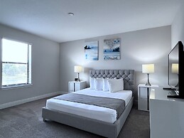 Balmoral Resort-140aa 5 Bedroom Home by RedAwning