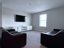 Balmoral Resort-140aa 5 Bedroom Home by RedAwning