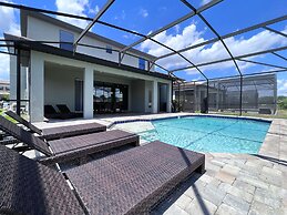 Balmoral Resort-140aa 5 Bedroom Home by RedAwning