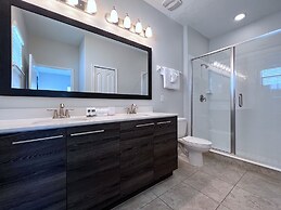 Balmoral Resort-140aa 5 Bedroom Home by RedAwning