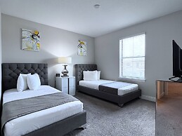 Balmoral Resort-140aa 5 Bedroom Home by RedAwning