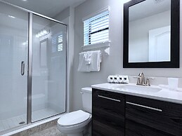 Balmoral Resort-140aa 5 Bedroom Home by RedAwning