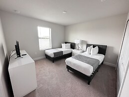 Balmoral Resort-226mcv 6 Bedroom Home by RedAwning