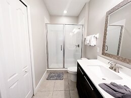 Balmoral Resort-158kb 4 Bedroom Home by RedAwning