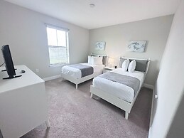 Balmoral Resort-158kb 4 Bedroom Home by RedAwning