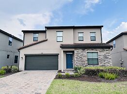 Balmoral Resort-158kb 4 Bedroom Home by RedAwning