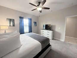 Balmoral Resort-158kb 4 Bedroom Home by RedAwning