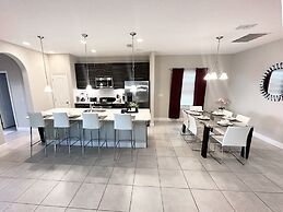 Balmoral Resort-158kb 4 Bedroom Home by RedAwning