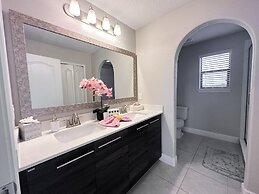 Balmoral Resort-158kb 4 Bedroom Home by RedAwning