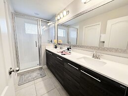 Balmoral Resort-158kb 4 Bedroom Home by RedAwning