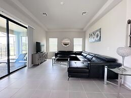 Balmoral Resort-202kb 6 Bedroom Home by RedAwning