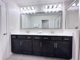 Balmoral Resort-202kb 6 Bedroom Home by RedAwning