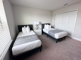 Balmoral Resort-202kb 6 Bedroom Home by RedAwning