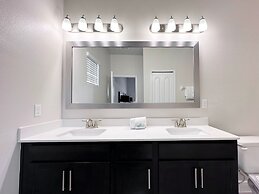 Balmoral Resort-202kb 6 Bedroom Home by RedAwning