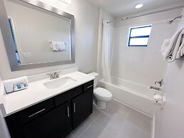 Balmoral Resort-202kb 6 Bedroom Home by RedAwning