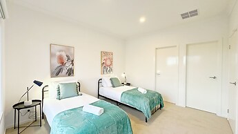 Tarneit Holiday Home