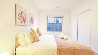Tarneit Holiday Home