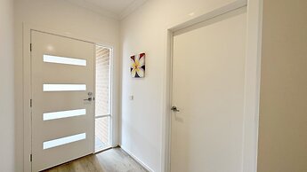 Tarneit Holiday Home