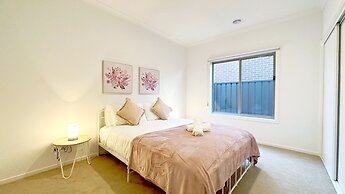 Tarneit Holiday Home