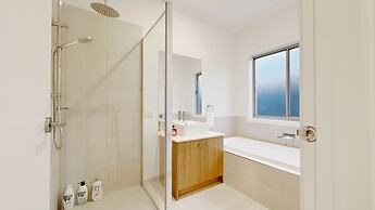 Tarneit Holiday Home