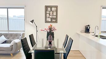 Tarneit Holiday Home