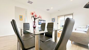 Tarneit Holiday Home