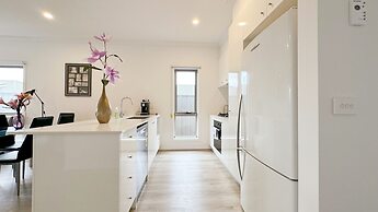 Tarneit Holiday Home