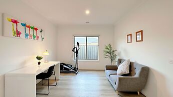 Tarneit Holiday Home