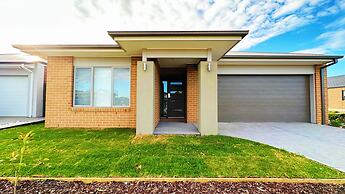 Tarneit Holiday Home