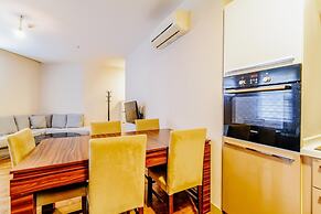 Chic Flat w Gym and Terrace 5 min to Kanyon Mall