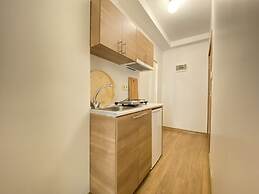 Convenient Flat 10 min to Taksim and City s Mall