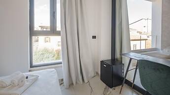 Welcomely - Light Room Vista Citt - Aznavour