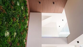 Welcomely - Superior Room - Dith Piaf